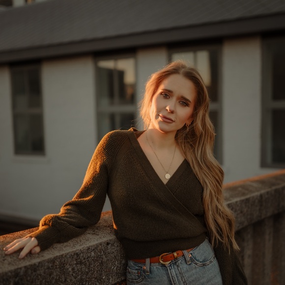 Meet your Posher, Jess - Picture 2 of 2